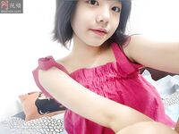 童顏巨乳反差婊《李月》自拍外流 生活照 (43P)